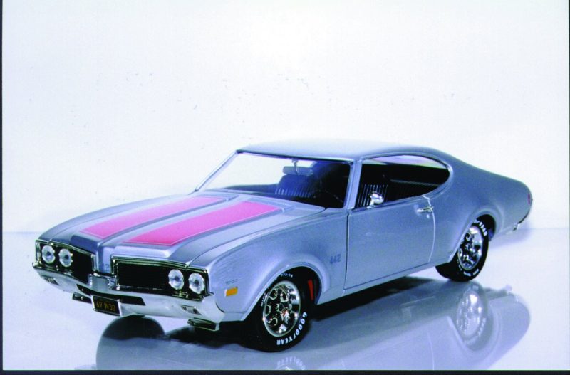 Ertl 69 Oldsmobile 442 W 30 silver exclusive color